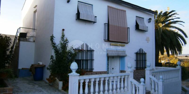 Aantrekkelijk landhuis te koop in Albaida, een monumentaal dorp vol geschiedenis en traditie.