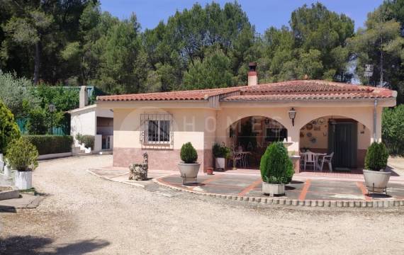 This country house for sale in Cocentaina offers you nature, comfort and quality of life