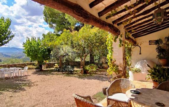 The best place for rural getaways can be found in our charming and traditional finca for sale in Gorga