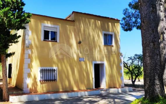 In the heart of a natural paradise lies this attractive country house for sale in Ontinyent