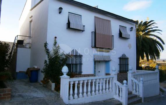 Attractive country house for sale in Albaida, a monumental village steeped in history and tradition