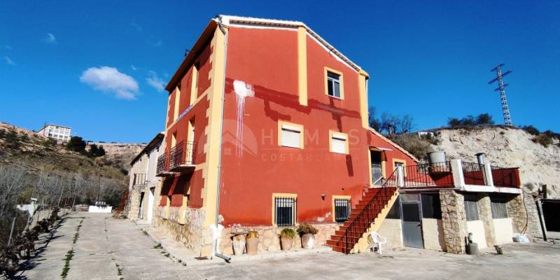 In deze spectaculaire finca te koop in Alcoy voelt u de charme van het wonen in een groot honderdjarig huisVastgoed in Ontinyent