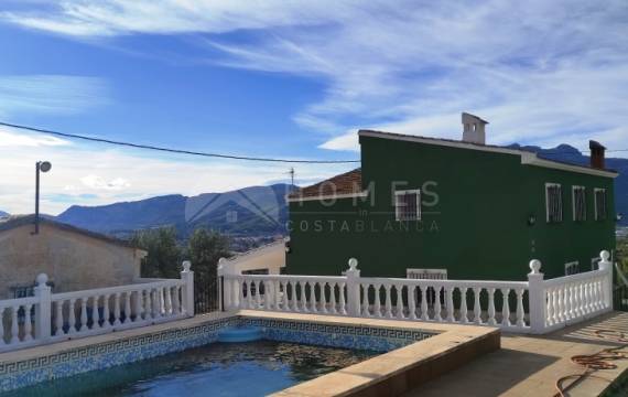 Are you looking for a rural investment? Our country house for sale in Millena is for you