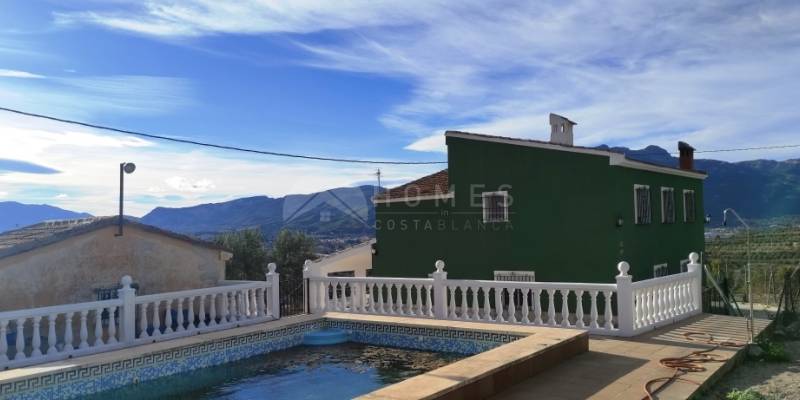 Are you looking for a rural investment? Our country house for sale in Millena is for you