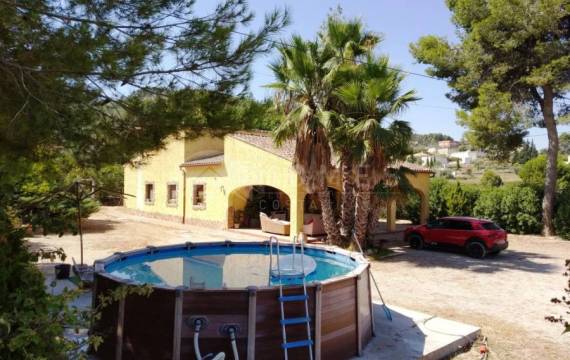 Live a relaxed life surrounded by nature in one of our country houses for sale in Ontinyent 