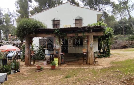 Discover our country houses for sale in Bocairent, the perfect place to get away this summer