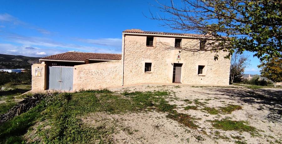 Traditional farmhouse for sale Bocairent