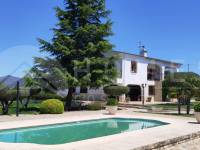 Country estate in a marvelous setting with excellent views of Montcabrer and Sierra del Benicadell