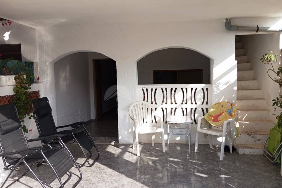 Te koop - Halfvrijstaande Woning - Oliva