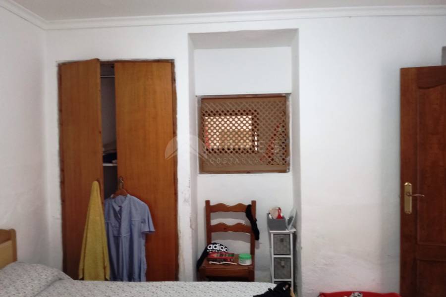 Te koop - Halfvrijstaande Woning - Oliva
