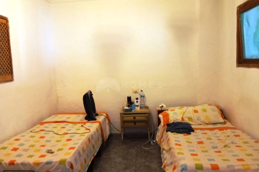 Te koop - Halfvrijstaande Woning - Oliva